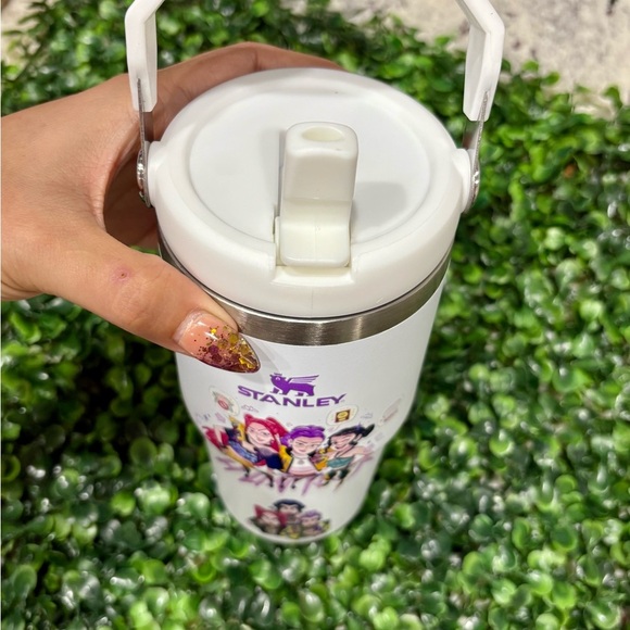 K- pop Demond hunter Stanley 20 oz - Picture 3 of 4